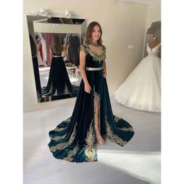 Evening Elegante Dubai -jurken Kaftan Slit zijde mouwloze Veet Celebrity Formele jurken Goudpatroon Lace Applique 2 in 1 lange prom feestjurk