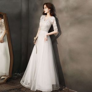Banquet féminin du soir 2024 Tempérament d'automne Texture de célébrité blanche Slim Fit Elegant Long Female Host Robe