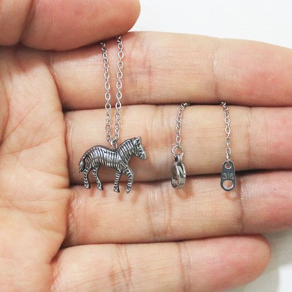 Everfast 5pc / lot mignon 3D Zebra Pendard en acier inoxydable Castant Horse Charmes Colliers Animaux Men Kids Girls Bijoux vintage Gift Sn335