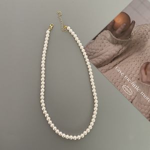 Todo con collar de perlas simples de joyería de joyería para mujeres diseño de temperamento de gargantilla elegante de la cadena de clavículas de la clavícula diseñadora de perlas 35e