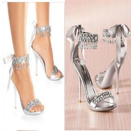 Nuevos zapatos de boda a la moda con diamantes de imitación plateados, zapatos de tacón alto para mujer, zapatos de novia, sandalia moderna chic274y