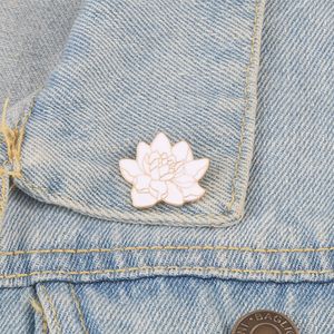 Bouddhisme blanc fleur de Lotus émail broche plante florale broches Denim manteau sac à dos épinglette hommes femmes Badge japonais bijoux cadeau mode bijouxBroches lotus