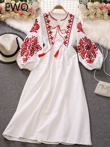 EWQ Sweet Style Y2k Femmes Nice Foreve Robe broderie Oneck Bandage Longsleeve White Robes Womens printemps Summer 240415