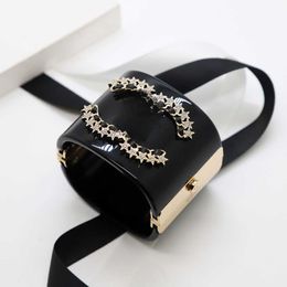 Exaggerated Bangle Atmosphere Luxury Acrylic Small Incense Double Wear Leather Rhinestone Card Buckle Type Womens Decorative Bracelet 2403089P07