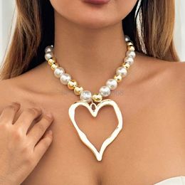 Exagéré Big Hollow Love Heart Pendant Choker Collier Femmes 2024 Tendance Imitation Perles Perles Chaîne Grunge Jewelry Steampunk