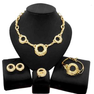 Set de bijoux de mode exagérée Couleur Préserver la préservation de zinc Alliage Collier Boucle d'oreille Bracelet Four Morceau Femme