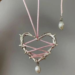Exagération élégante rose noir nœud papillon amour metal coeur collier ruban perle pendentif collier pour femmes bijoux 240428