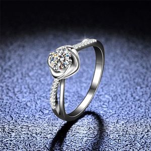 Uitstekende geslepen diamanttest geslaagd 0,5 karaat D-kleur Moissanite roosvormige ring 100% echt zilver 925 sieraden tienermeisjes294S