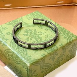 Esclusivo braccialetto Samurai nero alla moda per uomini e donne con braccialetti di designer, regali di San Valentino, gioielli per gli amanti