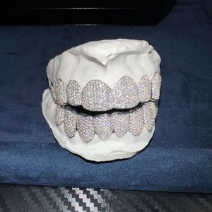 Personnalisation exclusive Moisanite dents Grillz Iced Out Hop 925 Silver Decorative Braces Real Diamond Bling Tooth Grills for Men