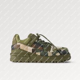 Explosion Homme Femme Trainer Maxi Sneaker 1ACNCZ Vert Kaki Cuir de veau Lacets techniques Stopper signature Coupe oversize Semelle extérieure en caoutchouc épais Motif Damoflage