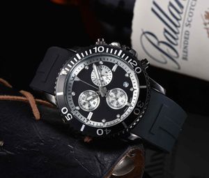 Explosieve gloed-in-the-dark populaire Outdoor Motion Watch 6-Pins Quartz Watch Dial Display Kalender Siliconenriem