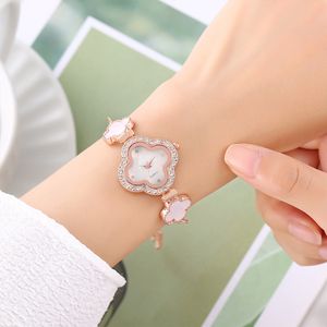 Exquisito y delicado reloj de brazalete para mujeres de trébol de cuatro hojas, carcasa de diamantes de imitación de diamantes de diamantes, correa retráctil, reloj de pulsera de cuarzo C3