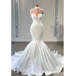 Exquise kralen parels bruiloft witte hoge kraag kanten appliques vegen trein zeemeermin jurken elegante bruid jurken