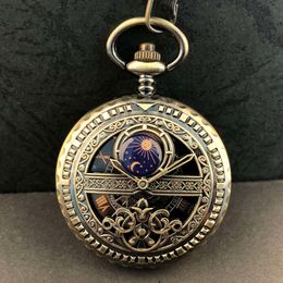Montre de poche avec étoiles et lune sculptées, chiffres romains mécaniques exquis, collier pendentif, cadeaux pour femmes ou hommes avec chaîne Fob