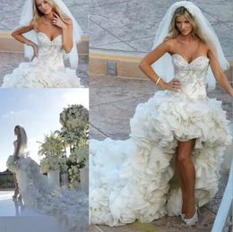 Exquisite Cascading Ruches Hoge Lage Trouwjurken 2017 Sweetheart Beaded Tiered Cathedral Train Bridal Jurken Luxe Custom Made En7252
