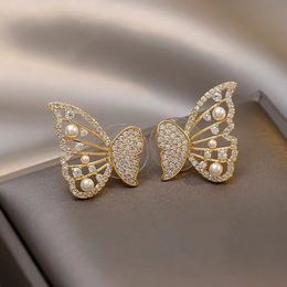 Exquisite bunte Kristall-Zirkon-Schmetterlings-Ohrstecker für Frauen und Mädchen, hohles Design, vielseitige Ohrringe, trendiger Schmuck