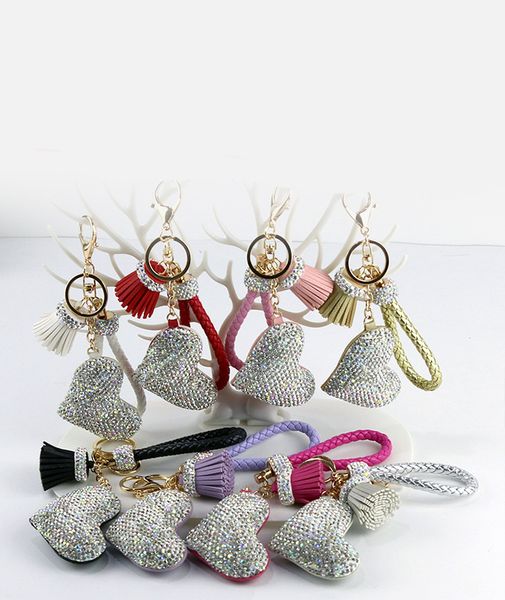 Porte-clés de voiture avec pompon en forme de cœur en diamant exquis, joli pendentif créatif pour hommes et femmes, ornements de sac en forme de cœur.