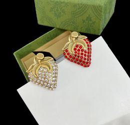 Exquisite Diamond Strawberry Fashion Brand Gold Broches Designer Sieraden Geschenk broche Men Women Jackets Rapelpennen met doos