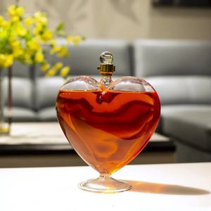 Fashion exquise 1000 ml Bouteille de vin en forme de cœur Scellé Whisky Vodka saké Shochu Decanter Decoration Hip Flask Gift Jug 240420
