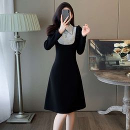 Français exquis pour les vêtements de printemps des femmes, nouvelle sensation haut de gamme, tempérament super beau, apparence amincissante, petite robe noire de style Hepburn