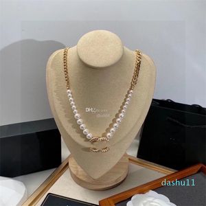 Collier de luxe exquis de styliste pour femmes, colliers de perles pour dames, bijoux de styliste, pendentif lettre, chaînes en or, cadeau de mariage