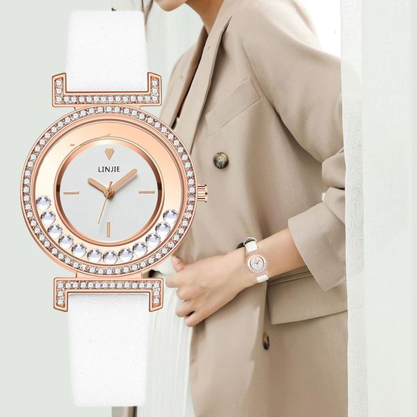 Exquis minimaliste femmes montres Simple diamant cadran conception dames en cuir montre-bracelet cadeaux décontractés horloge pour femme