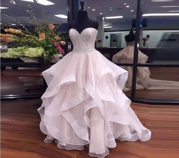 Robe de bal exquise Robe de bal en cœur perles de cou top tulle rose quinceanera Robes élégantes plancher de la tuyauterie zipper pneu même