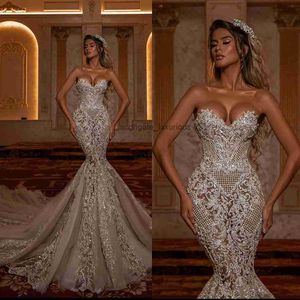 Exquise sans bretelles robe de mariée sirène chérie paillasste dentelle arabe balayage de planchette