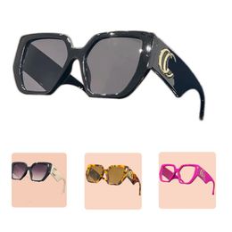 Lunettes de soleil exquises pour femmes pattes de créateurs avec des lettres verres pour femmes plage d'été conduisant extérieur polariser les verres de soleil Protection solaire FA0125 B4