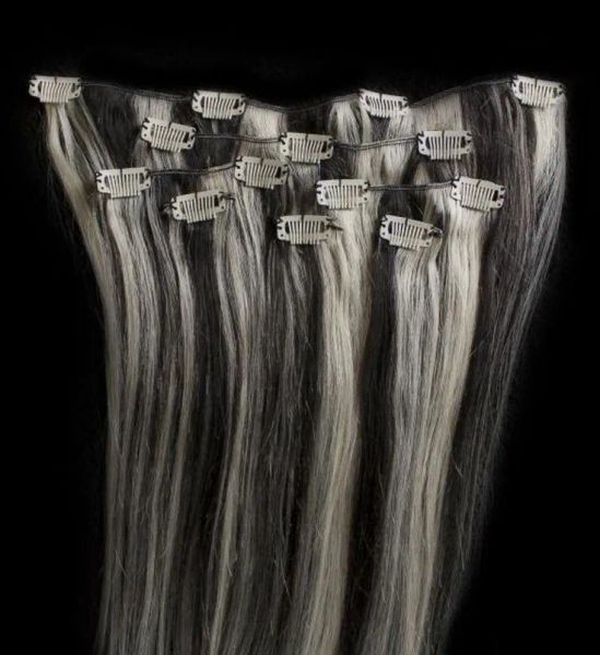 Extensions Highlightts gris et argentés à la mode sur les cheveux noirs Clip sans couture dans la cuano de cheveux humains vierge cru