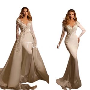 Robe de mariée de sirène extravagante avec train détachable 2024 manches longues 2 en 1 sur surskirt fleurs église percée