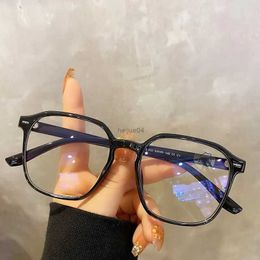 Brilmontuur Vierkant polygoonframe Effen bril blauw membraan Brillen kunnen allemaal overeenkomen met Heren Dames Mode glazen lenzen Blokkerende brillen Brillen