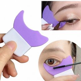 Eyeliner Sjabloon Mascara Applicator Multifunctionele Kiezelborstel L Stopper Oogmake-up Tool voor Eyeles Baffle Willekeurig 60hV #