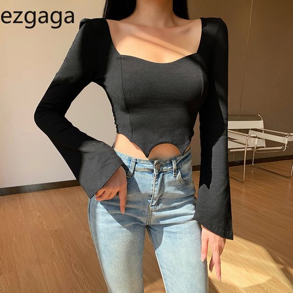 Ezgaga Femmes Sexy Tops Automne Low Cut Col Carré Noir T-shirt Dos Nu Irrégulier Solide Slim Crop Top Office Lady Élégant 210430