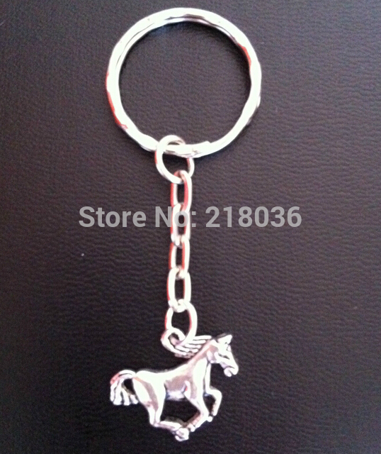 50pcs Vintage Silver Horse Pendentifs Chaînes clés Touches Clé Sac de voiture Charms Accessoires Découvertes En Gros Mode Bijoux P48