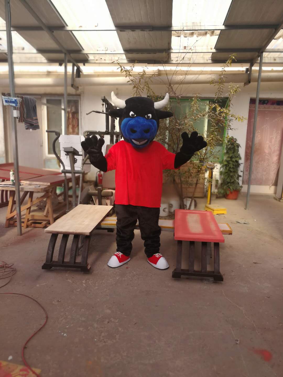 

Hot high quality Real Pictures bull Cattle Bison mascot costume fancy carnival costume free shipping, Black