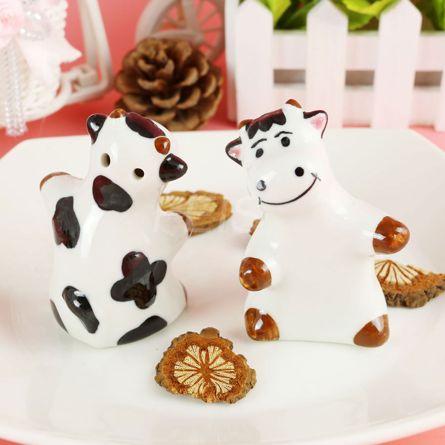 

FEIS wholesale cow CERAMIC SALT & PEPPER SHAKERS wedding favor kitchen supplies kitchenware Seasoning pot Ceramic Cruet, White&black