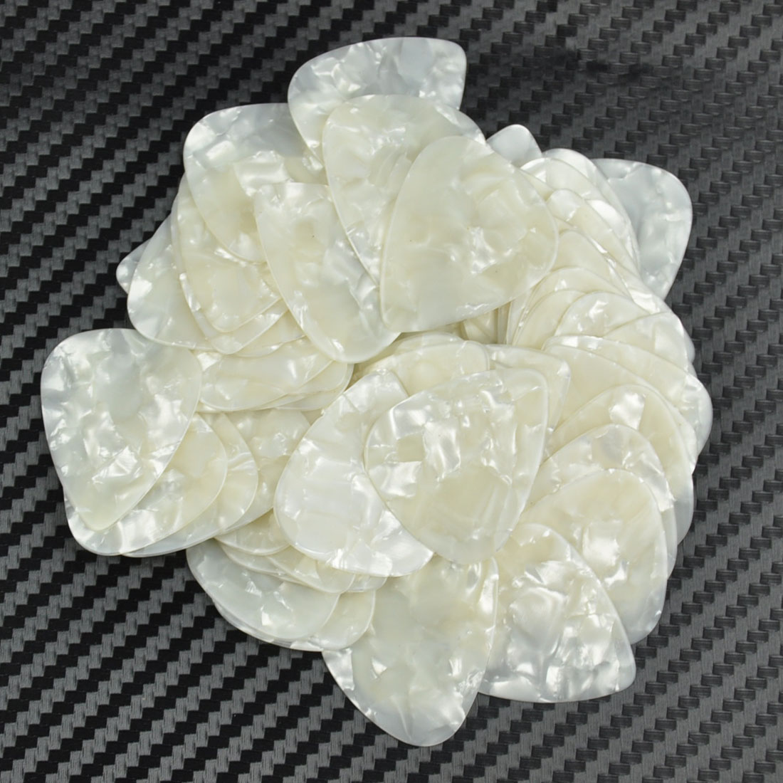 

Lots of 100 pcs Medium 0.71mm Guitar Picks Plectrums Celluloid Pearl White For Acoustic Guitar