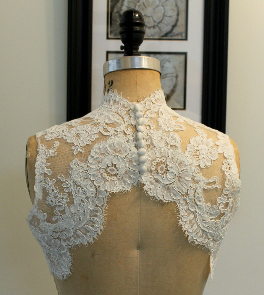

Fashion High Neck Ivory Short Lace Bridal Jacket Sleeveless Custom Made Wedding Wrap Bridal Accessories For Wedding Dress