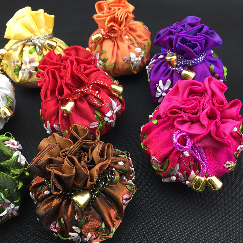 

Cotton filled Round Bottom Hand Ribbon Embroidery Ball Chains Jewelry Makeup Storage 8 Pouches Bag Drawstring Satin Packaging Bags 30pcs/lot