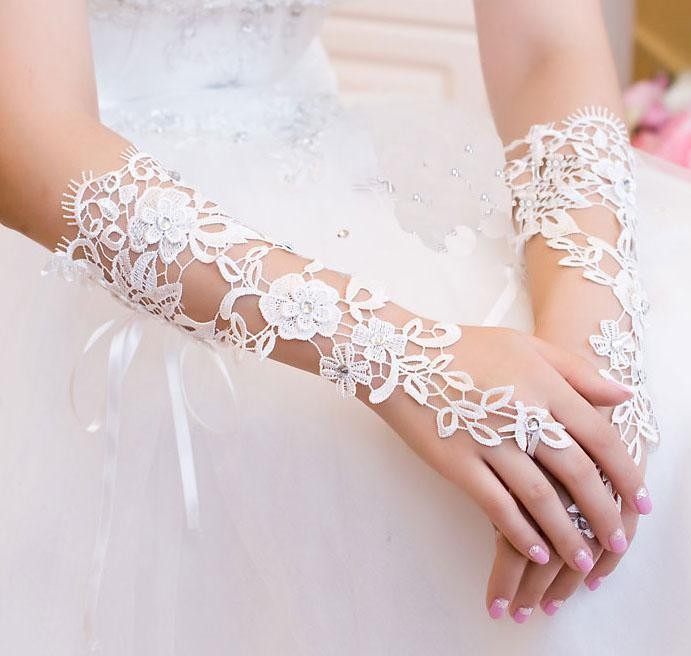 

New Arrival 2019 Spring Bridal Accessories White Fingerless Lace Bridal Gloves Cheap Wholesale Price Wedding Gloves