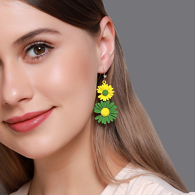 

Dangle & Chandelier Sweet Asymmetrical Daisy Flower Hanging Hook Earrings Cute Small Daisies Drop For Women Fashion Plant Jewelry Gift