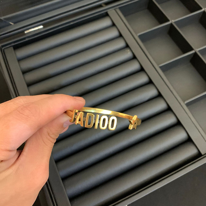 

Fashionable Bangle letter cuff bracelet suitable for ladies Valentine's Day gift crystal Love bracelet jewelry