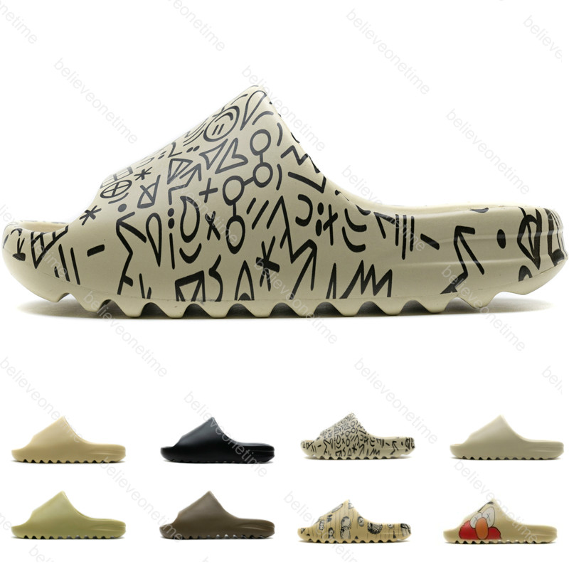 

2020 Foam Runner Designer Slides Graffiti Desert Sand Bone White Triple Black Resin Slippers Fashion Men Women 450 Volcano Sandal pantoufle