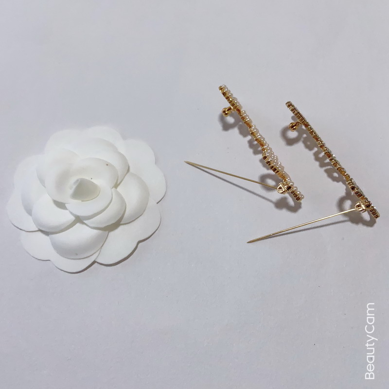 

Fashion Classic metal brooch C pearls or diamond letters design breast pin classic accessories badges clothes pin ornaments for vip gift, Gray