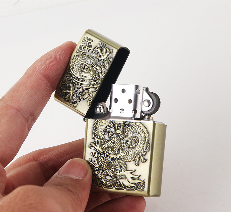 

Kerosene Lighter Relief Bronze Dragon Cigarette Lighter Oil Metal Torch Smooth Grinding Wheel Torch Gift for Man Without Fuel