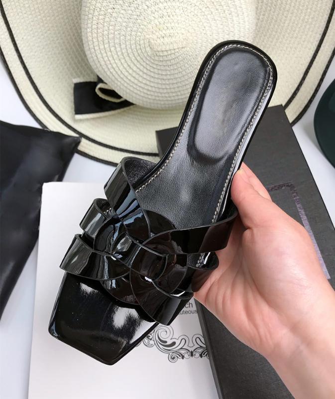 concepteur marque pantoufles en cuir de mode, les chaussures pour femmes talon plat d'été, le luxe de qualité supérieure des sandales classiques