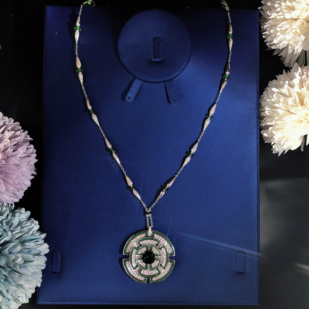 High-end Luxurious Ball Lady Necklace Party gathering Grandmother green Superior quality Free shipping Queen Fashion trend Necklace noble