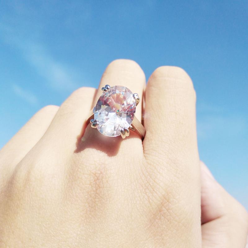 

Fashion Boutique Oval Cut Cubic Zirconia CZ Women's High Quality Couple Square Jewelry Three Stone Engagement Anniversary Ring